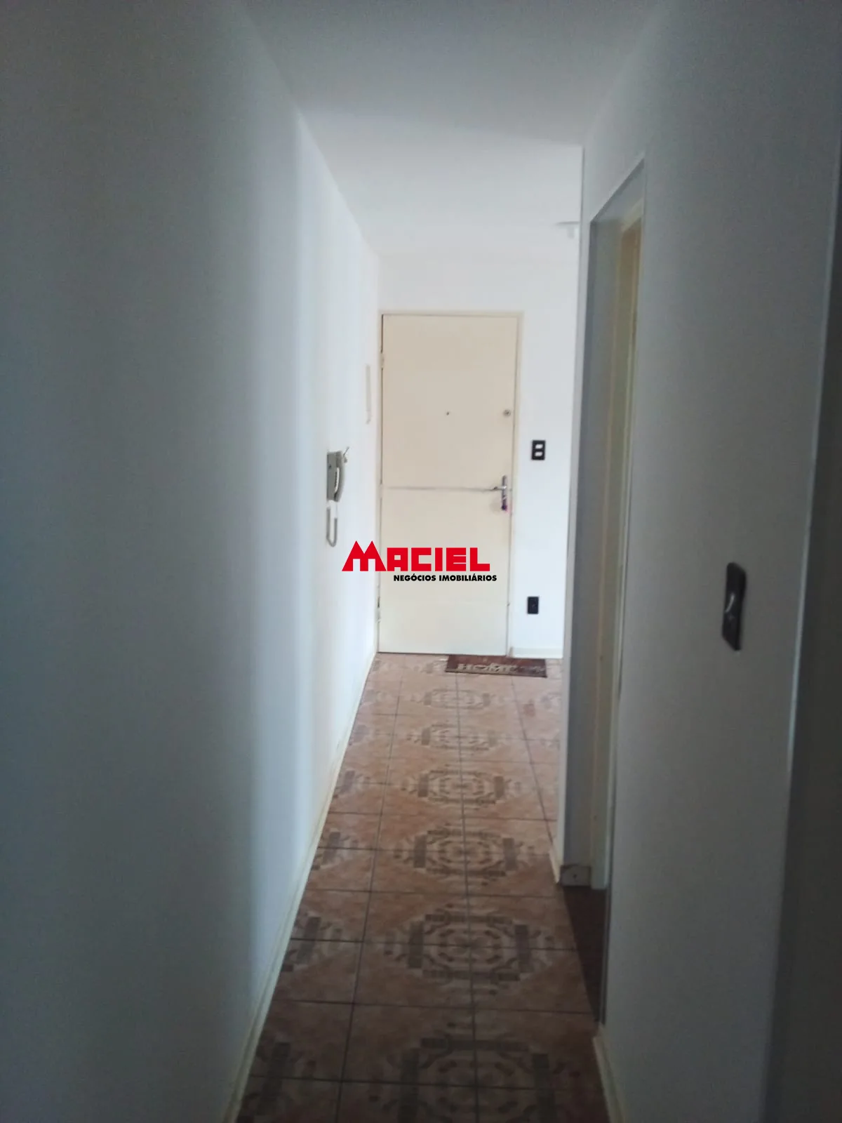 Alugar Apartamento / Padr&atilde;o em S&atilde;o Jos&eacute; dos Campos R$ 1.600,00 - Foto 2