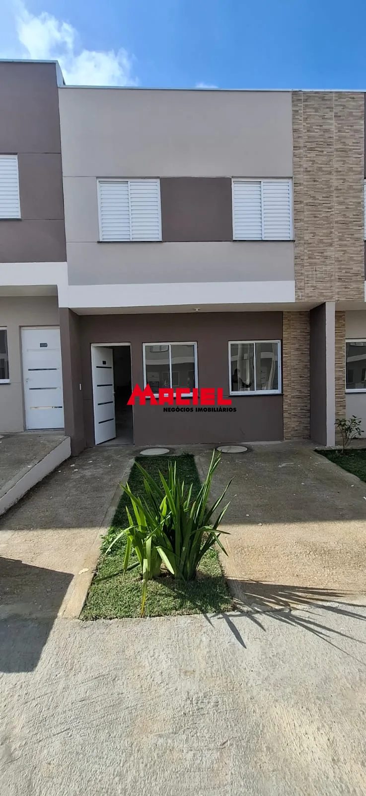 Alugar Casa / Condom&iacute;nio em S&atilde;o Jos&eacute; dos Campos R$ 1.800,00 - Foto 1