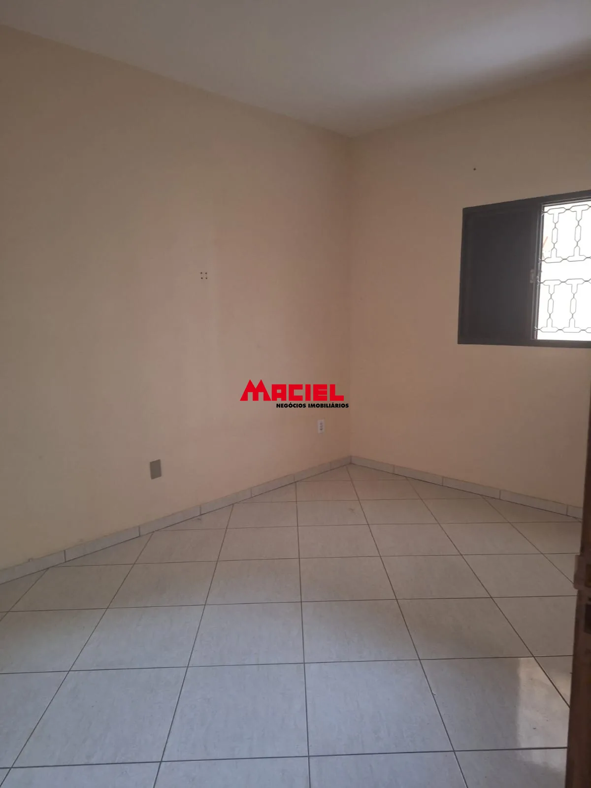 Alugar Casa / Padr&atilde;o em S&atilde;o Jos&eacute; dos Campos R$ 2.200,00 - Foto 2