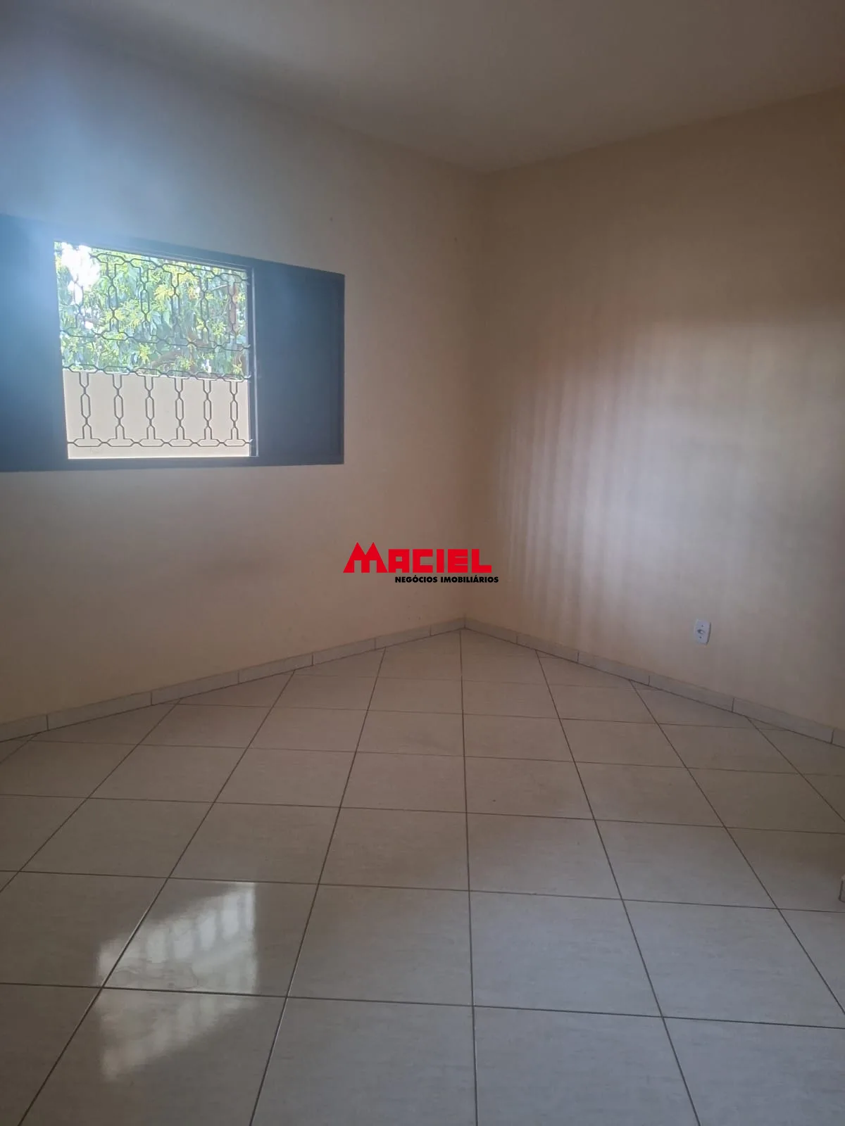 Alugar Casa / Padr&atilde;o em S&atilde;o Jos&eacute; dos Campos R$ 2.200,00 - Foto 5