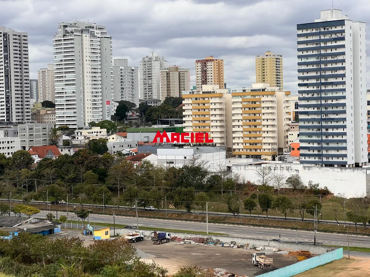 Alugar Apartamento / Padr&atilde;o em S&atilde;o Jos&eacute; dos Campos R$ 2.550,00 - Foto 19