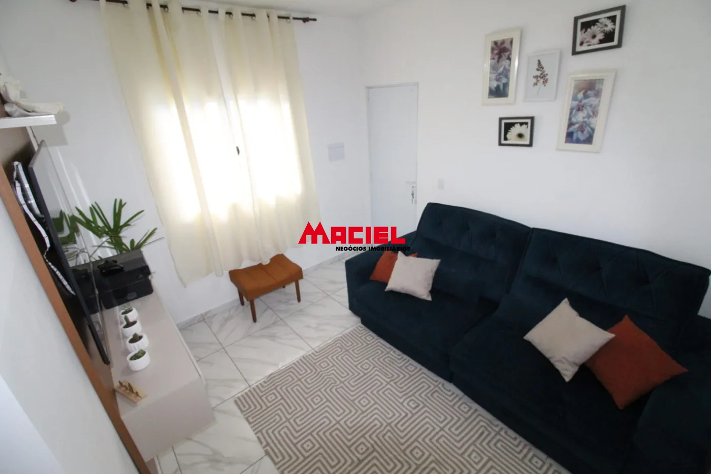 Alugar Casa / Padr&atilde;o em S&atilde;o Jos&eacute; dos Campos R$ 3.900,00 - Foto 1