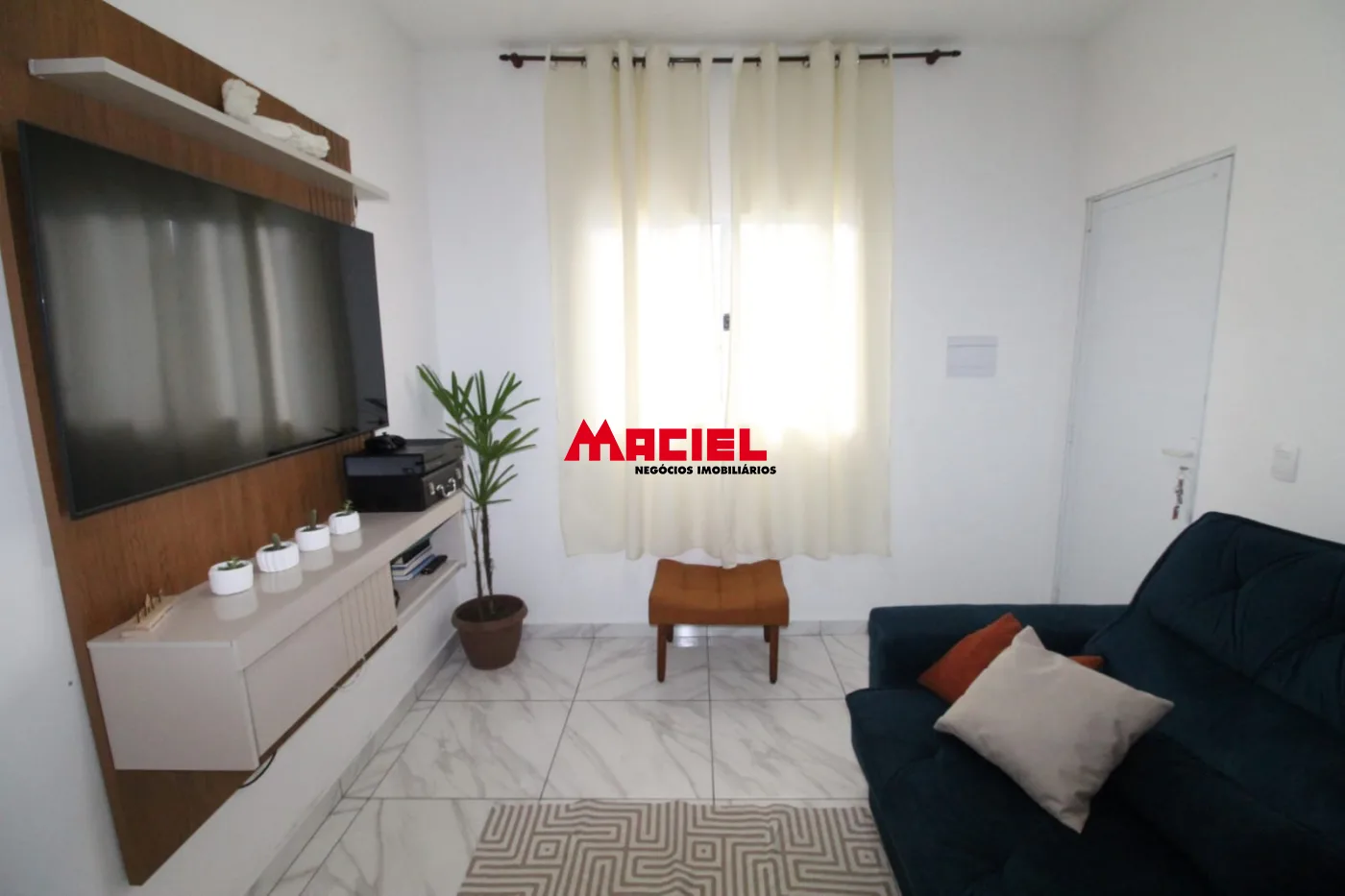 Alugar Casa / Padr&atilde;o em S&atilde;o Jos&eacute; dos Campos R$ 3.900,00 - Foto 2