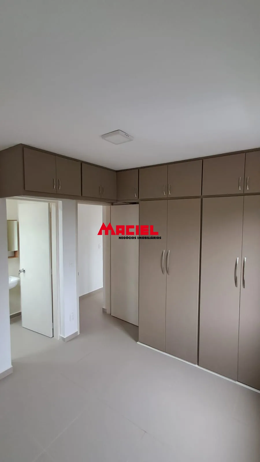 Alugar Apartamento / Padr&atilde;o em S&atilde;o Jos&eacute; dos Campos R$ 2.000,00 - Foto 8