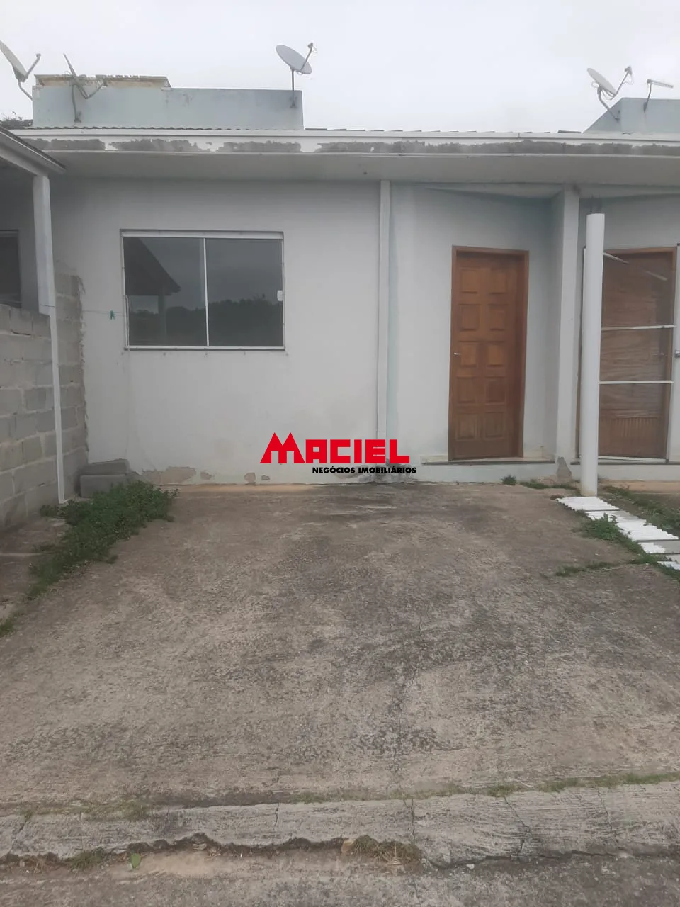Alugar Casa / Condom&iacute;nio em S&atilde;o Jos&eacute; dos Campos R$ 1.800,00 - Foto 2