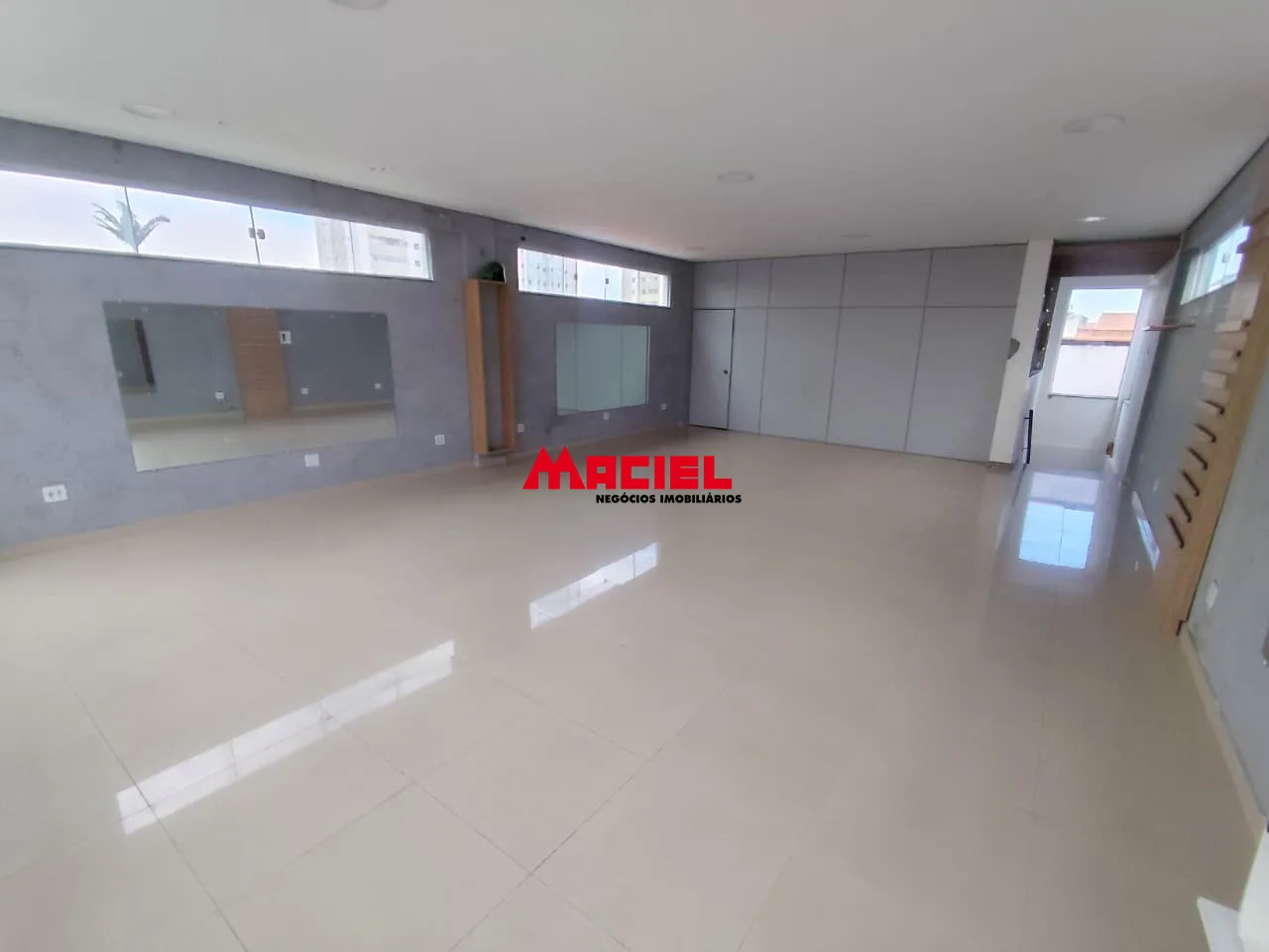Alugar Comercial / Ponto Comercial em S&atilde;o Jos&eacute; dos Campos R$ 9.000,00 - Foto 1