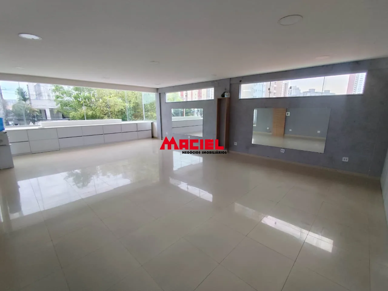 Alugar Comercial / Ponto Comercial em S&atilde;o Jos&eacute; dos Campos R$ 9.000,00 - Foto 2