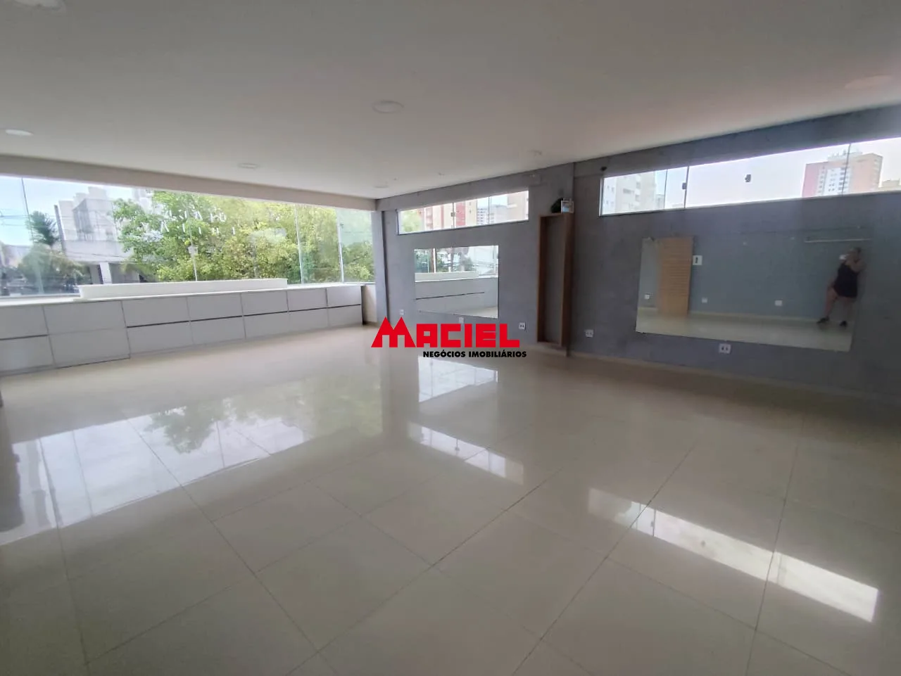 Alugar Comercial / Ponto Comercial em S&atilde;o Jos&eacute; dos Campos R$ 9.000,00 - Foto 4