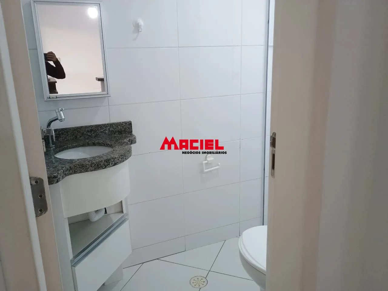 Alugar Apartamento / Padr&atilde;o em S&atilde;o Jos&eacute; dos Campos R$ 1.800,00 - Foto 8