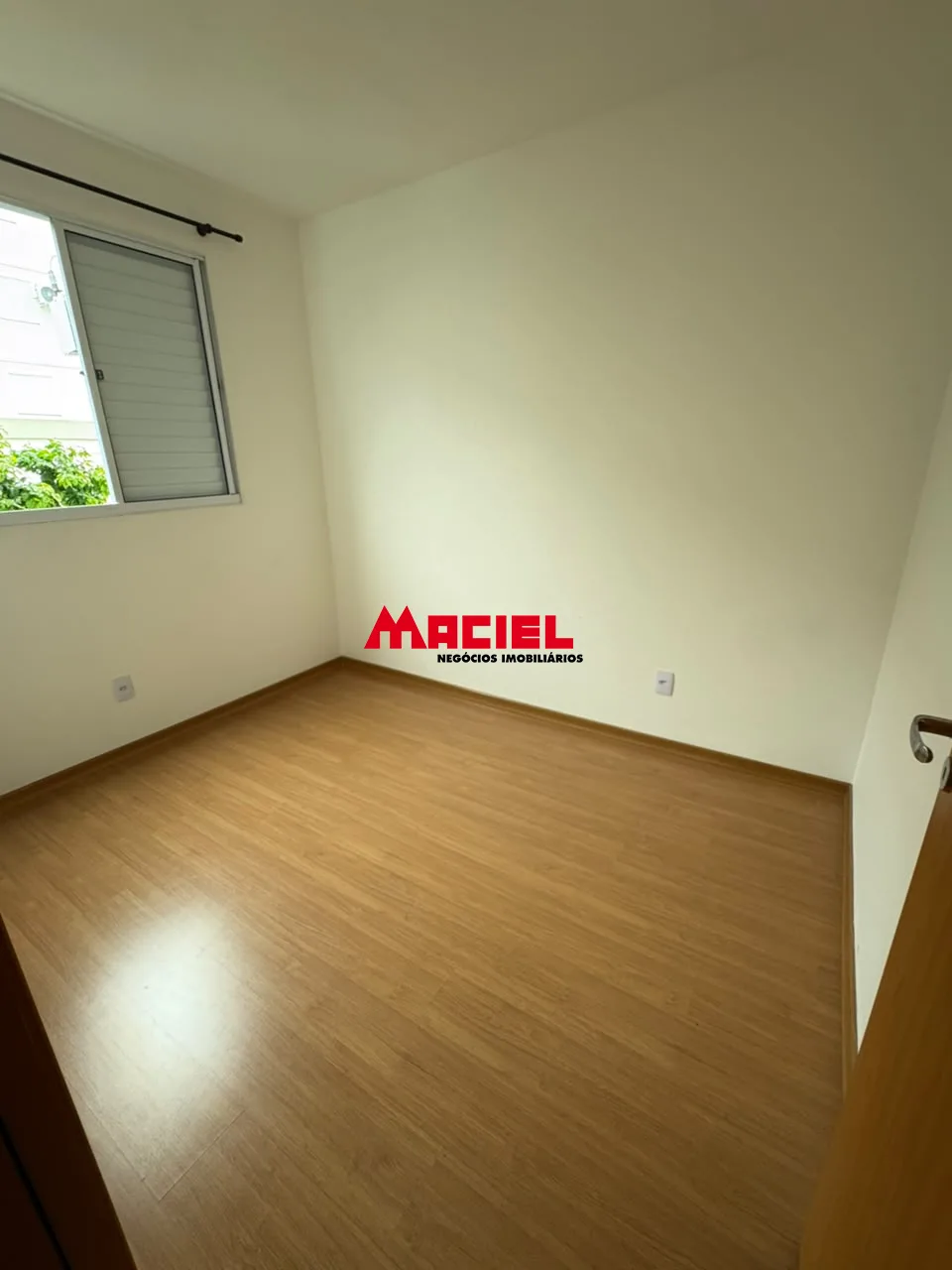 Alugar Apartamento / Padr&atilde;o em S&atilde;o Jos&eacute; dos Campos R$ 1.500,00 - Foto 2