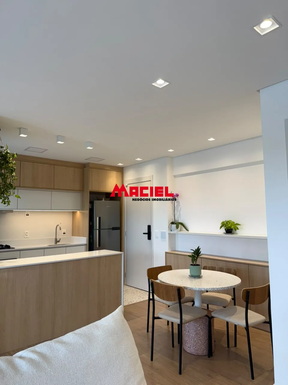 Alugar Apartamento / Mobiliado em S&atilde;o Jos&eacute; dos Campos R$ 5.490,00 - Foto 2