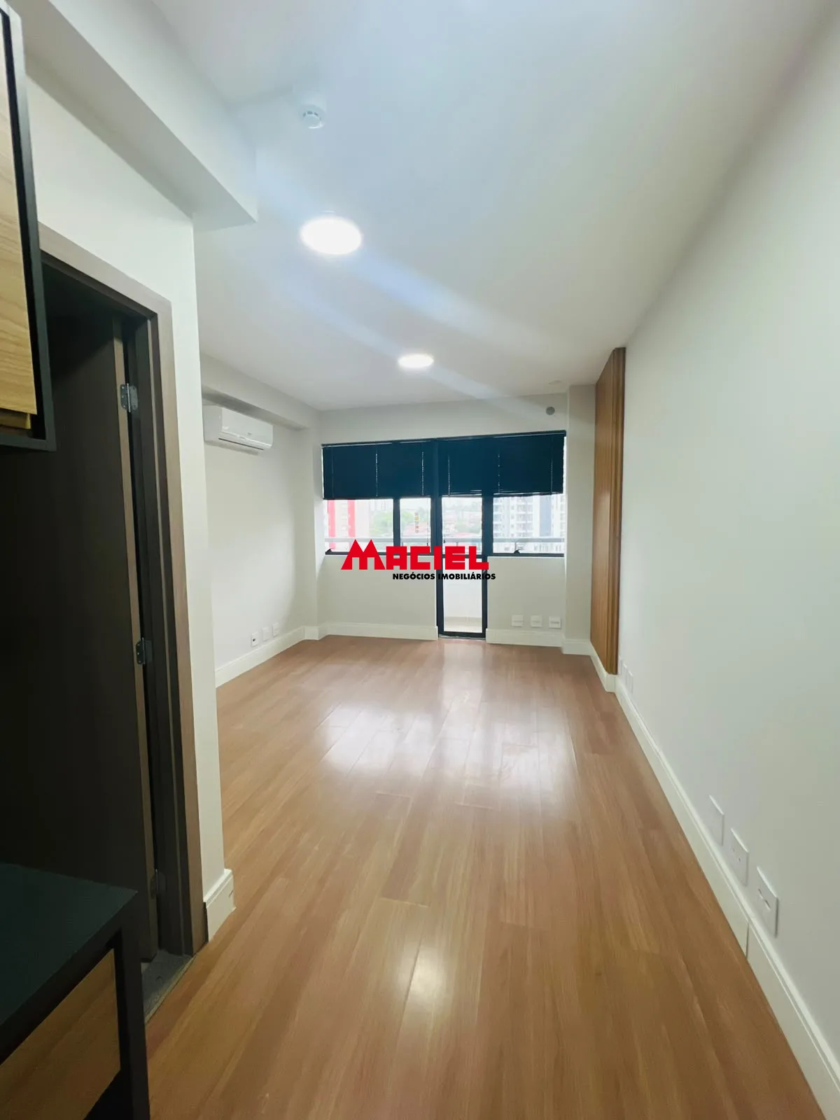 Alugar Comercial / Sala em Edif&iacute;cioCondom&iacute;nio em S&atilde;o Jos&eacute; dos Campos R$ 1.600,00 - Foto 1