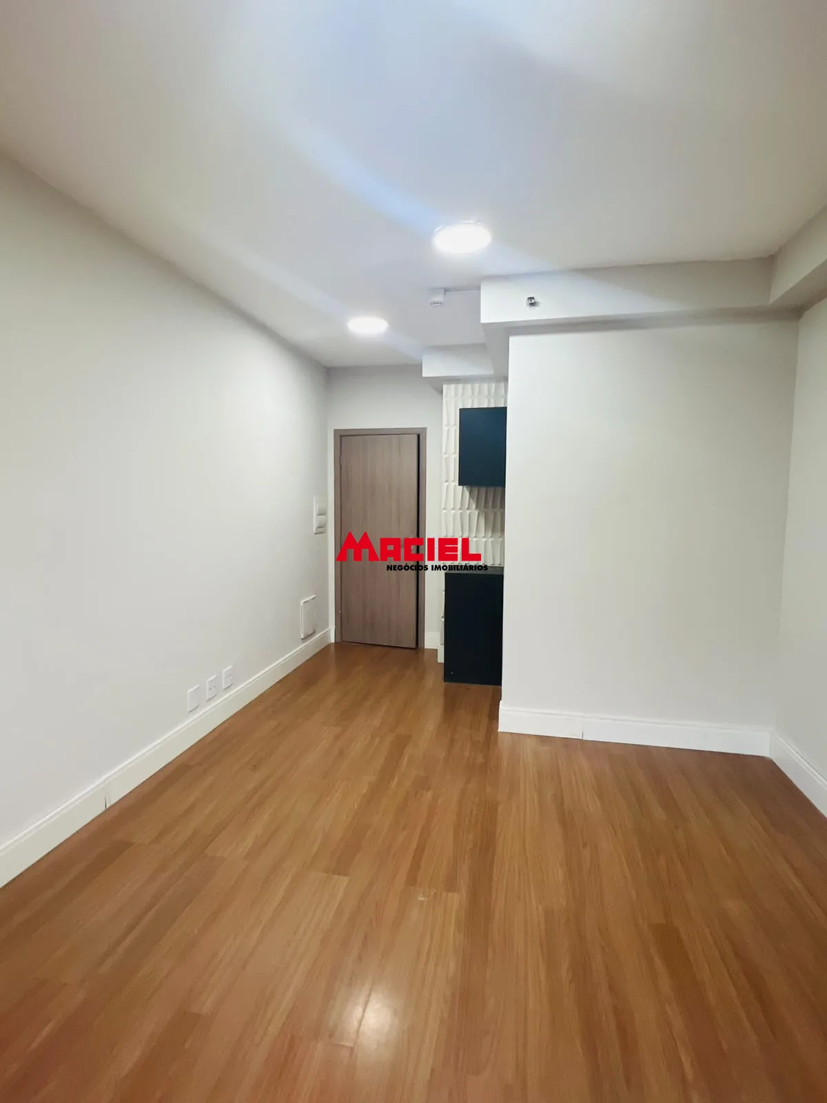 Alugar Comercial / Sala em Edif&iacute;cioCondom&iacute;nio em S&atilde;o Jos&eacute; dos Campos R$ 1.600,00 - Foto 2