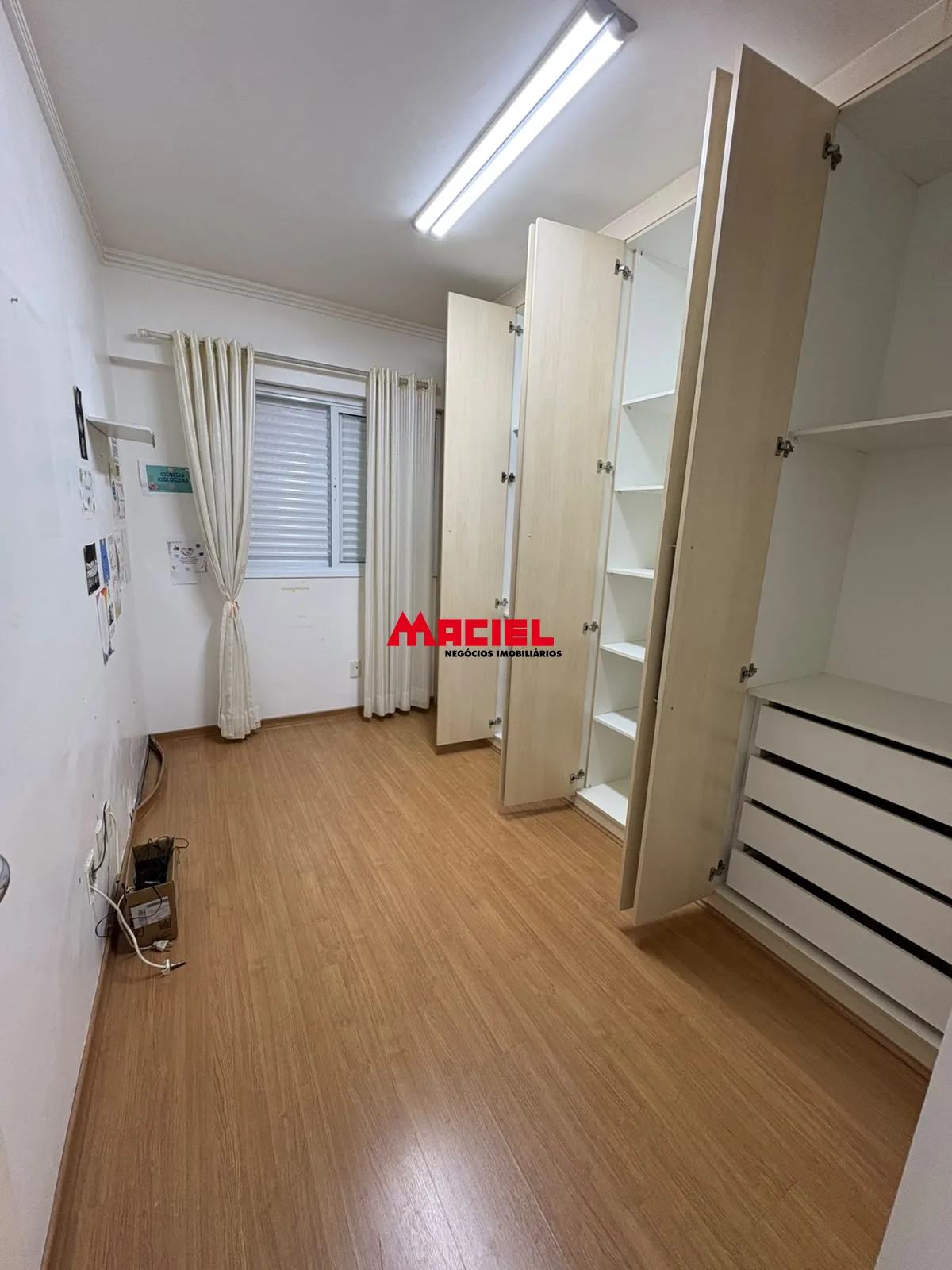 Alugar Apartamento / Padr&atilde;o em S&atilde;o Jos&eacute; dos Campos R$ 4.400,00 - Foto 3
