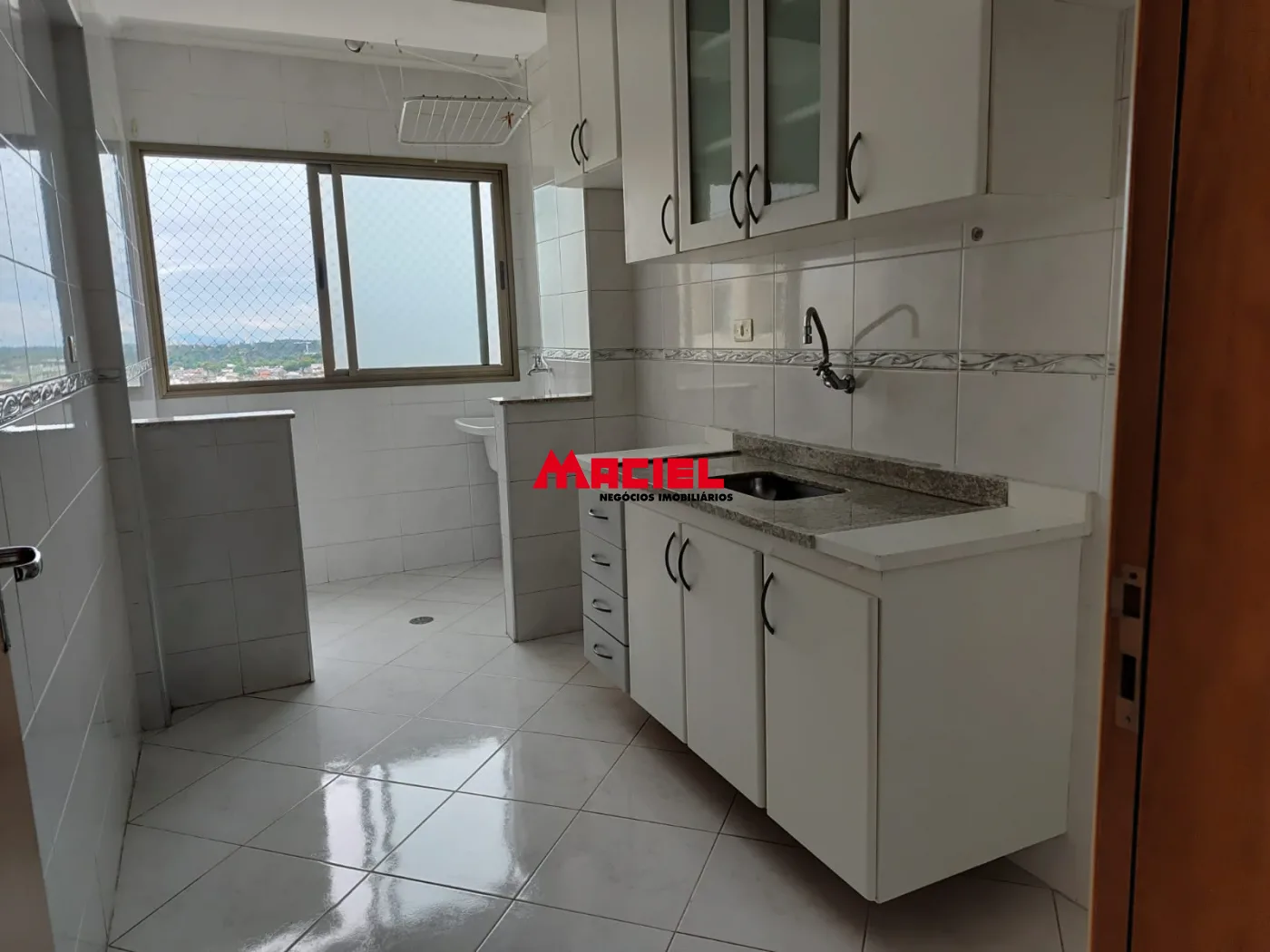 Alugar Apartamento / Padr&atilde;o em S&atilde;o Jos&eacute; dos Campos R$ 2.800,00 - Foto 1