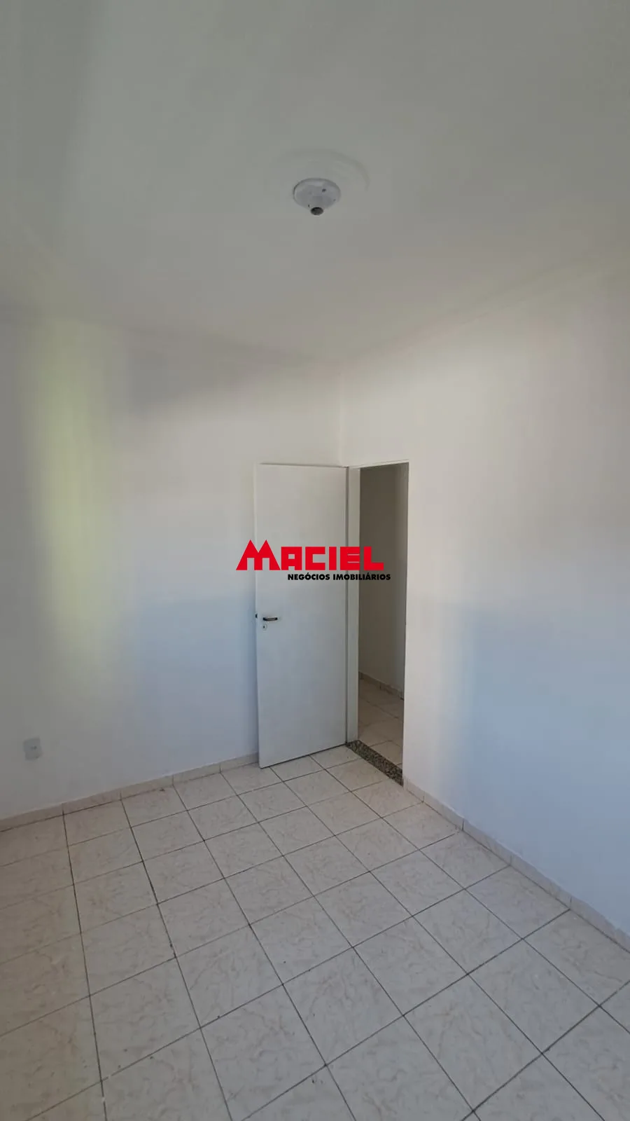 Alugar Casa / Padr&atilde;o em S&atilde;o Jos&eacute; dos Campos R$ 1.500,00 - Foto 12