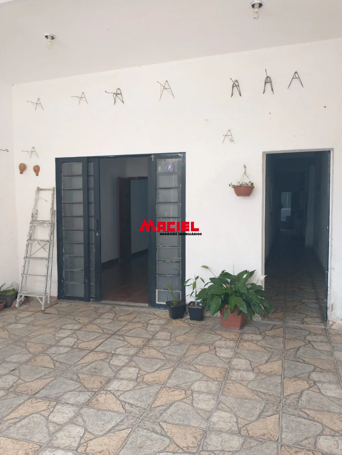 Alugar Casa / Sobrado em S&atilde;o Jos&eacute; dos Campos R$ 2.200,00 - Foto 2