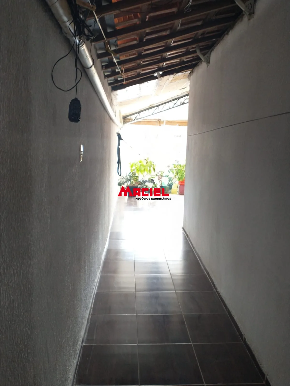 Alugar Casa / Sobrado em S&atilde;o Jos&eacute; dos Campos R$ 2.200,00 - Foto 40