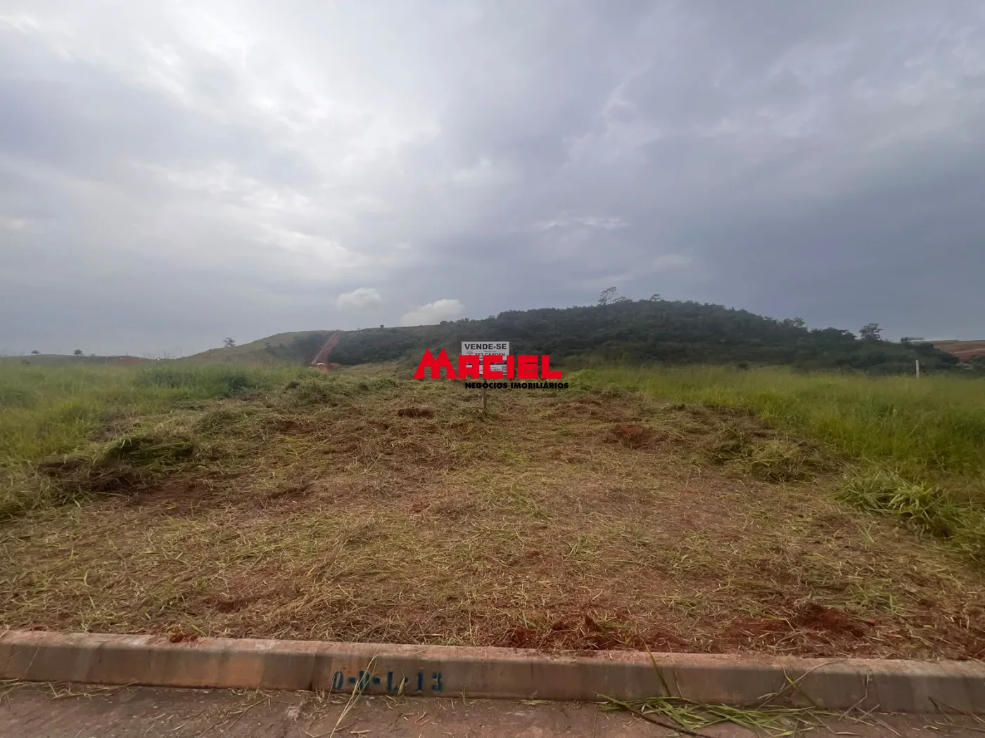 Comprar Terreno / Padr&atilde;o em S&atilde;o Jos&eacute; dos Campos R$ 245.000,00 - Foto 1