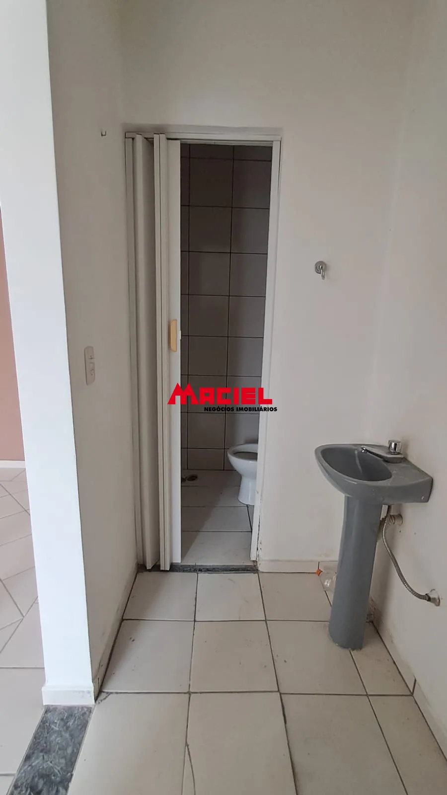 Alugar Comercial / Sala em S&atilde;o Jos&eacute; dos Campos R$ 1.000,00 - Foto 6