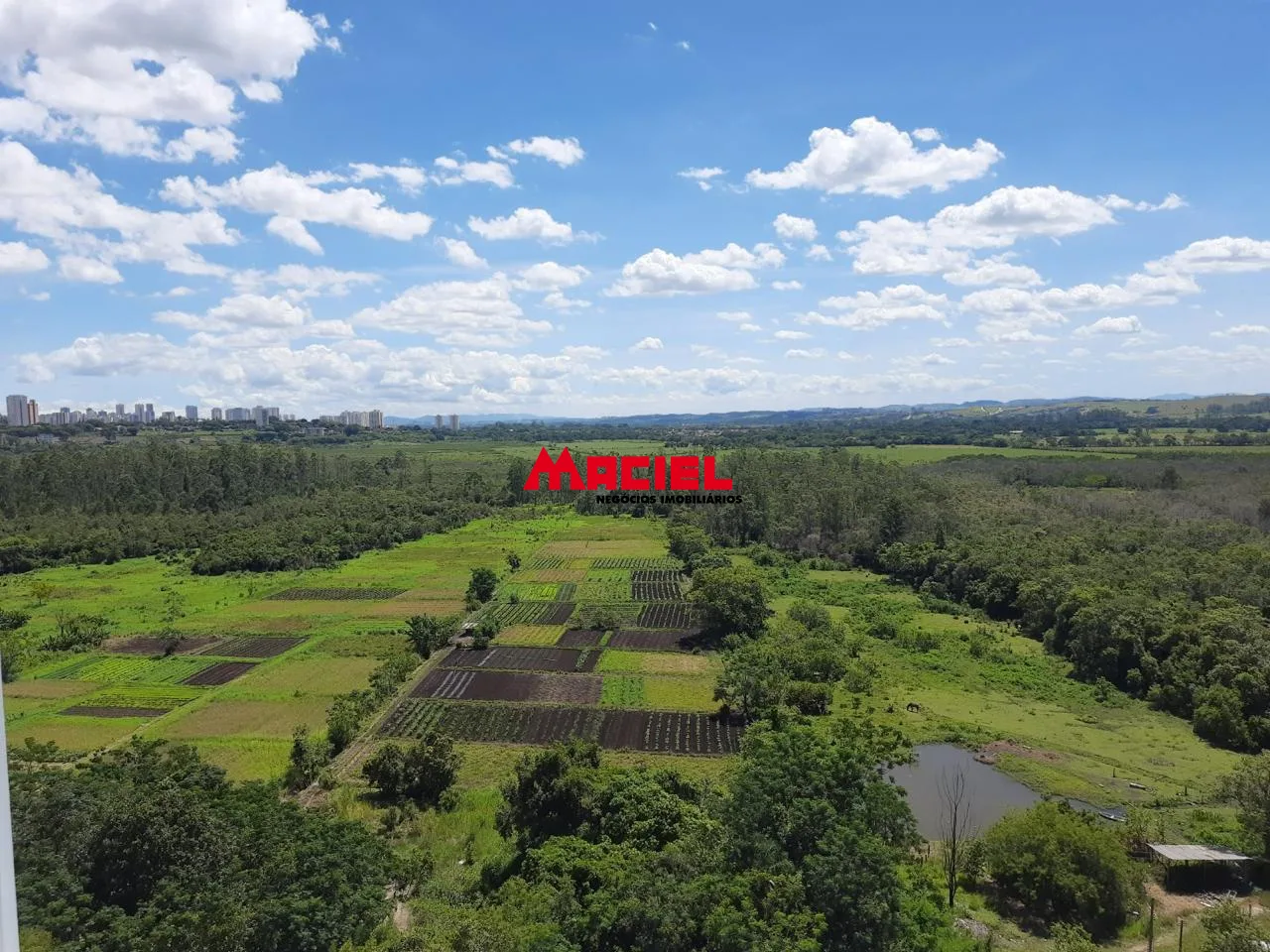 Alugar Apartamento / Padr&atilde;o em S&atilde;o Jos&eacute; dos Campos R$ 1.800,00 - Foto 18
