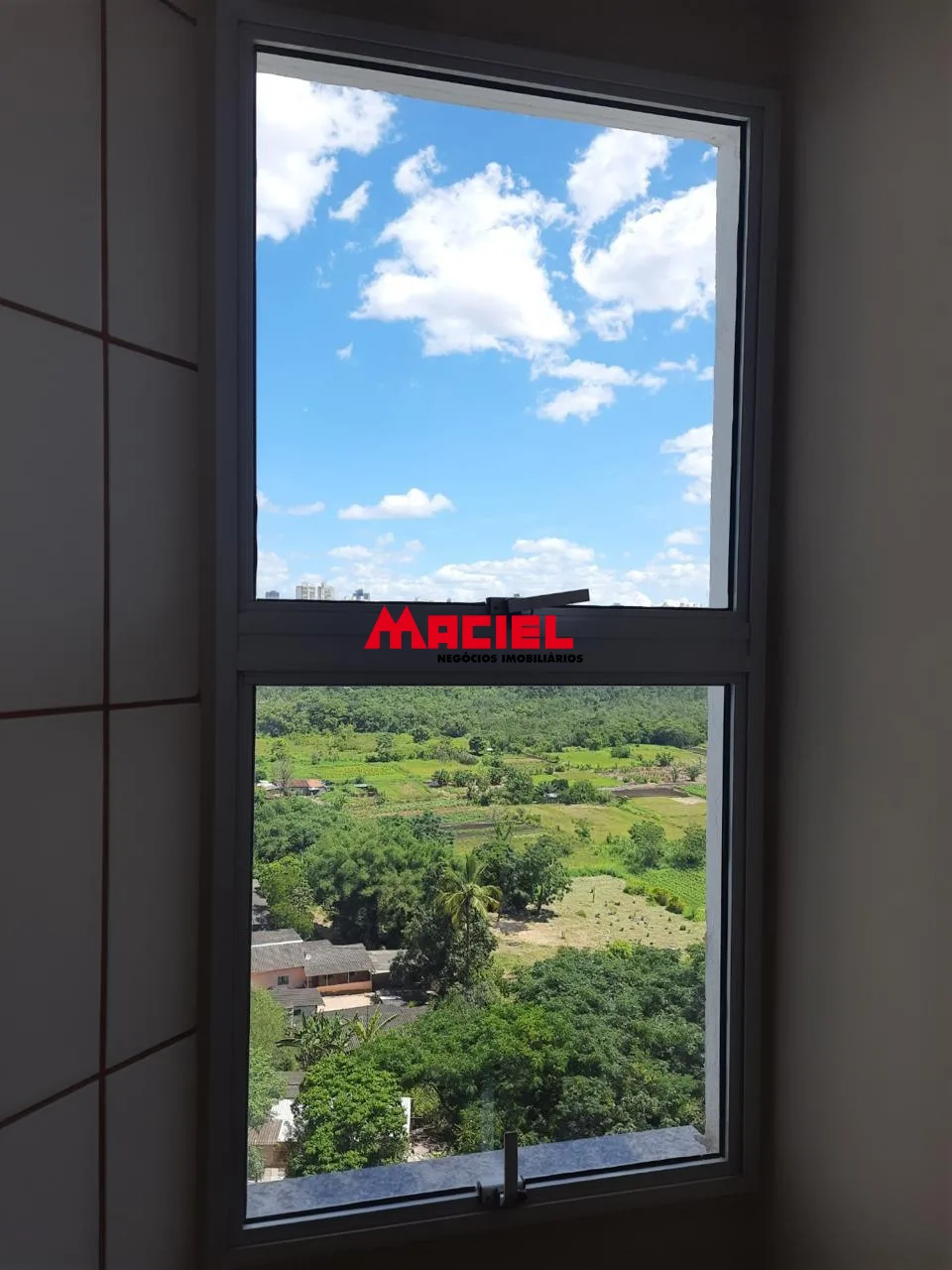 Alugar Apartamento / Padr&atilde;o em S&atilde;o Jos&eacute; dos Campos R$ 1.800,00 - Foto 9