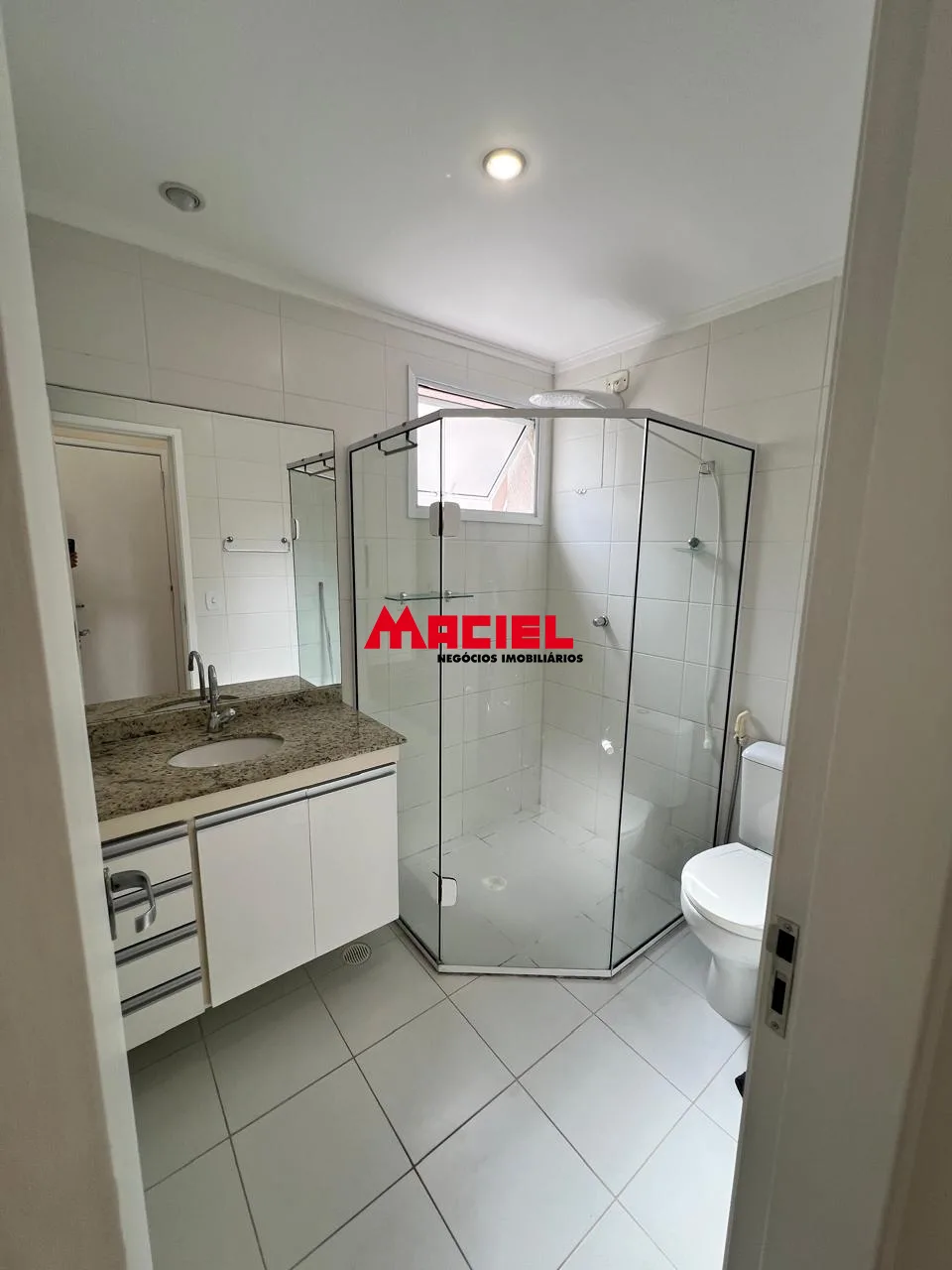 Alugar Apartamento / Padr&atilde;o em S&atilde;o Jos&eacute; dos Campos R$ 4.000,00 - Foto 8