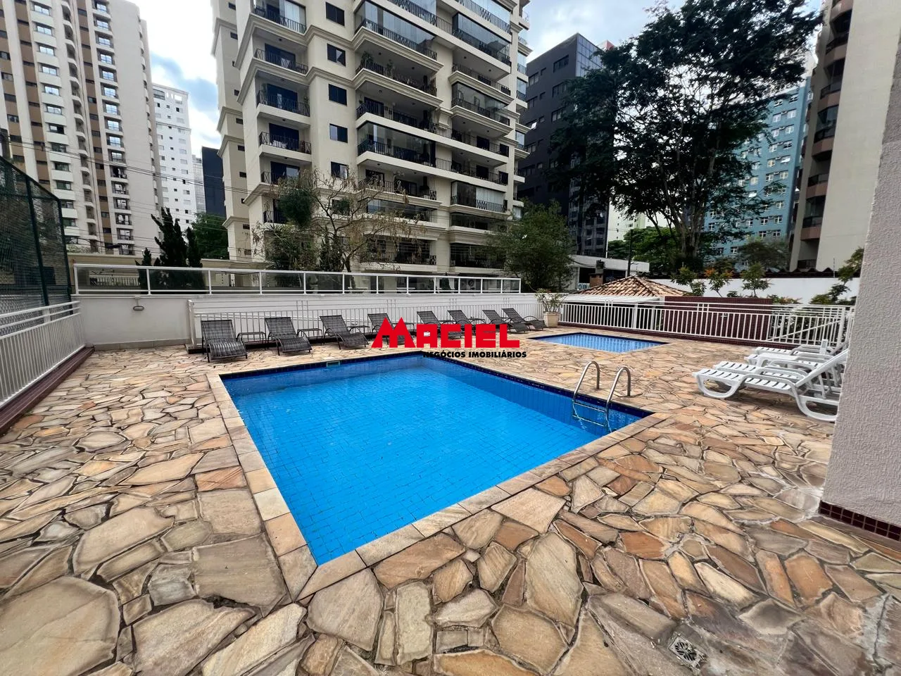 Alugar Apartamento / Padr&atilde;o em S&atilde;o Jos&eacute; dos Campos R$ 4.000,00 - Foto 16