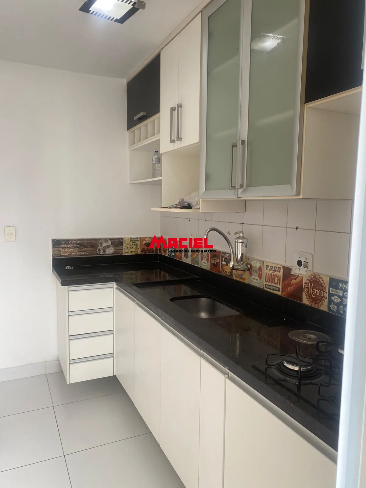 Alugar Apartamento / Padr&atilde;o em S&atilde;o Jos&eacute; dos Campos R$ 2.200,00 - Foto 1