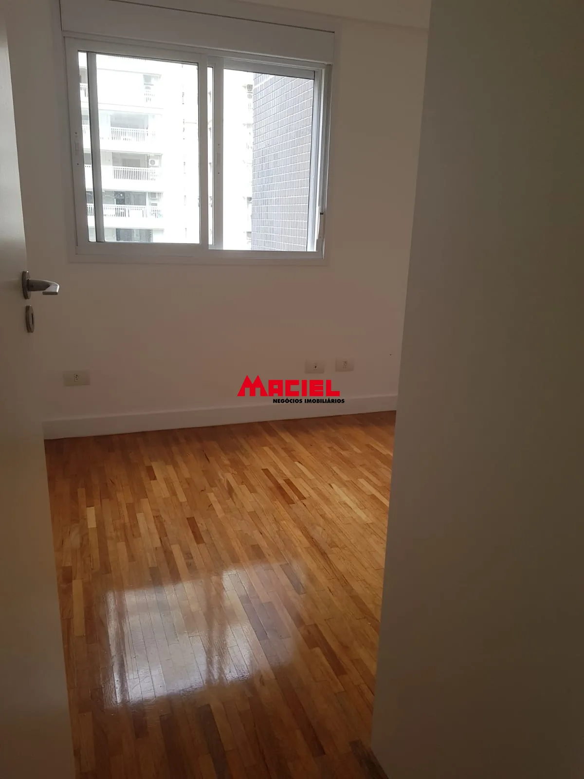 Alugar Apartamento / Padr&atilde;o em S&atilde;o Jos&eacute; dos Campos R$ 4.200,00 - Foto 3