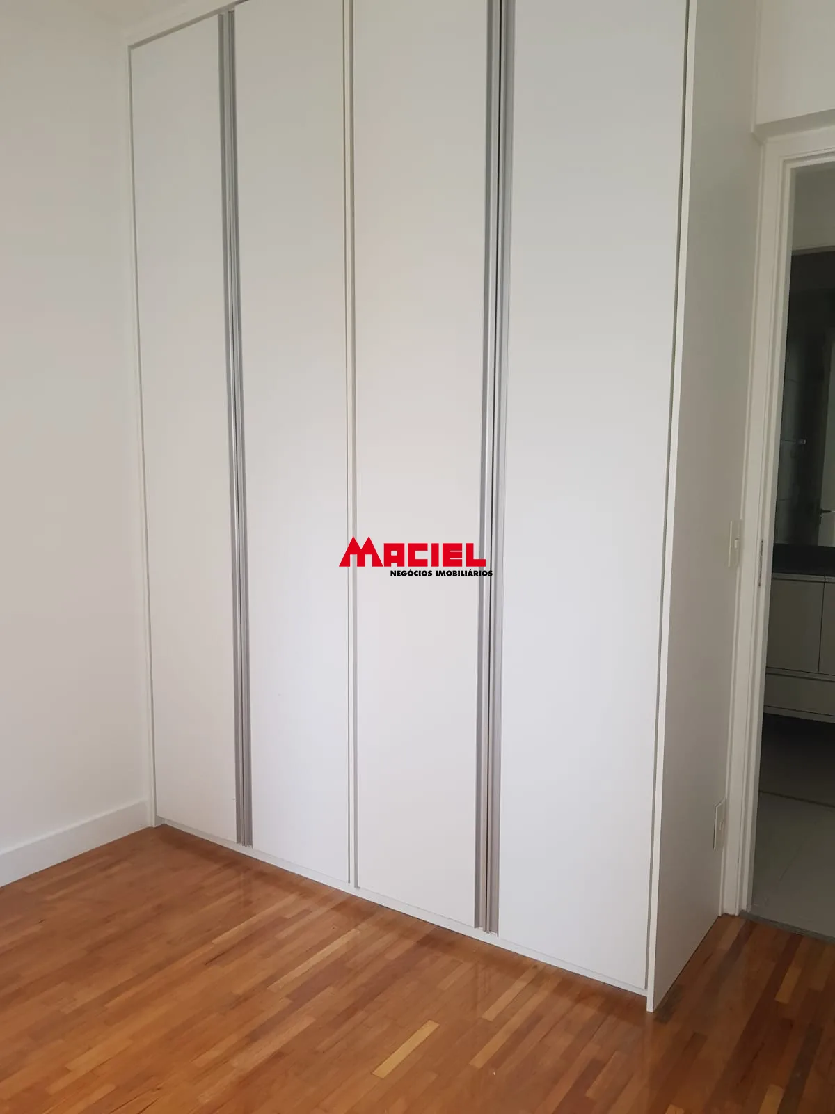 Alugar Apartamento / Padr&atilde;o em S&atilde;o Jos&eacute; dos Campos R$ 4.200,00 - Foto 5