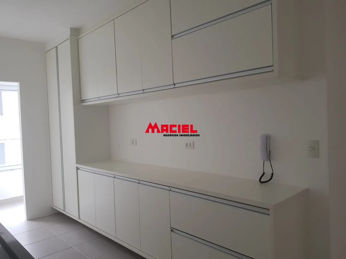 Alugar Apartamento / Padr&atilde;o em S&atilde;o Jos&eacute; dos Campos R$ 4.200,00 - Foto 1