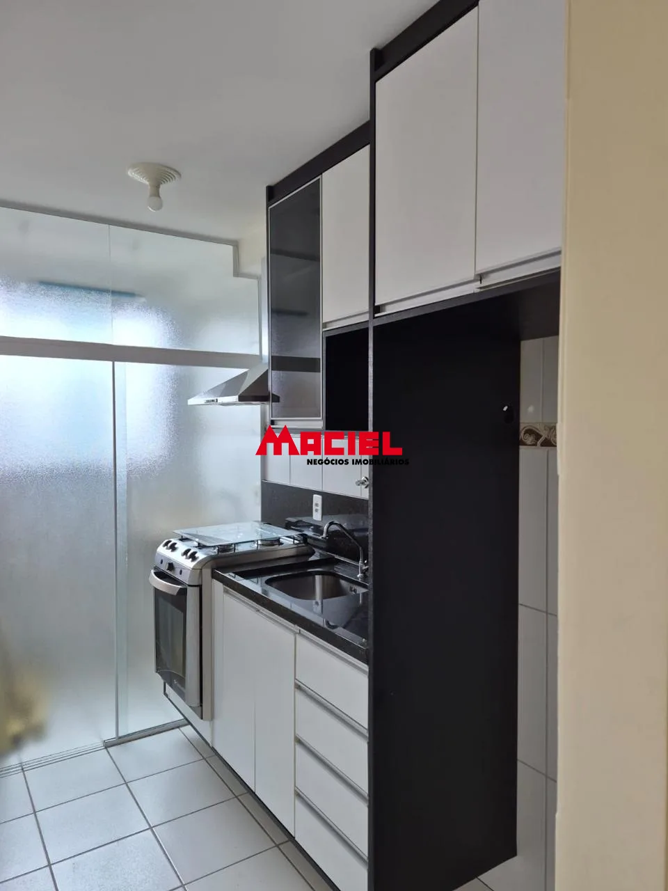 Alugar Apartamento / Mobiliado em S&atilde;o Jos&eacute; dos Campos R$ 2.300,00 - Foto 1