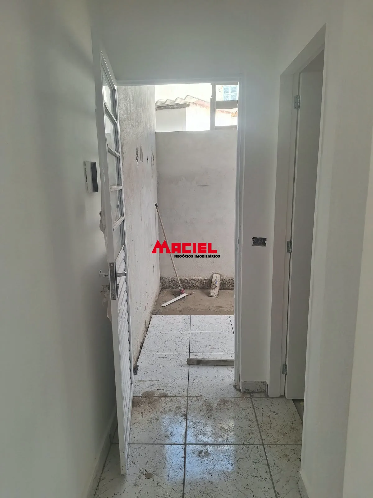 Alugar Casa / Padr&atilde;o em S&atilde;o Jos&eacute; dos Campos R$ 1.650,00 - Foto 2