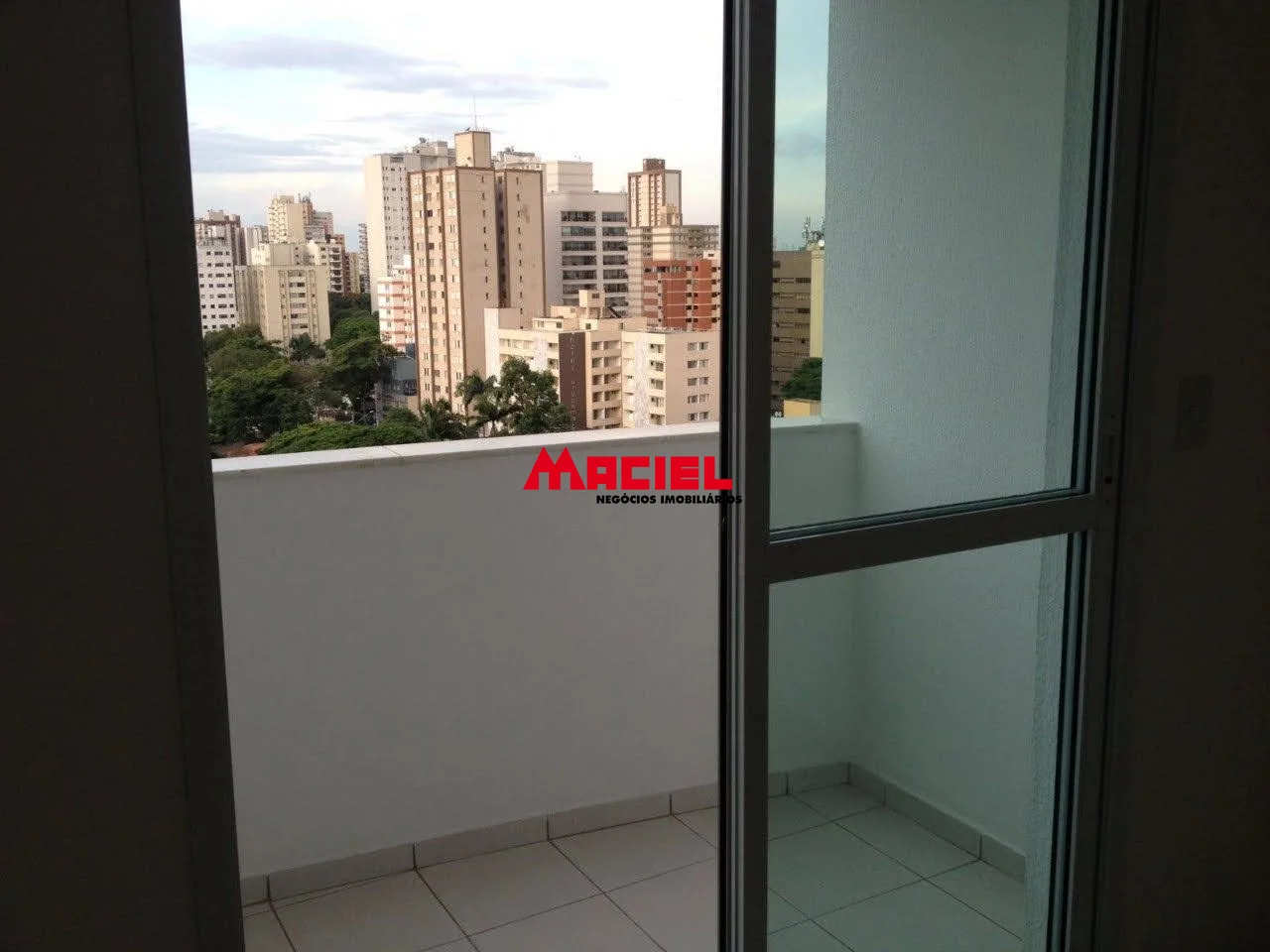 Alugar Apartamento / Padr&atilde;o em S&atilde;o Jos&eacute; dos Campos R$ 3.000,00 - Foto 2