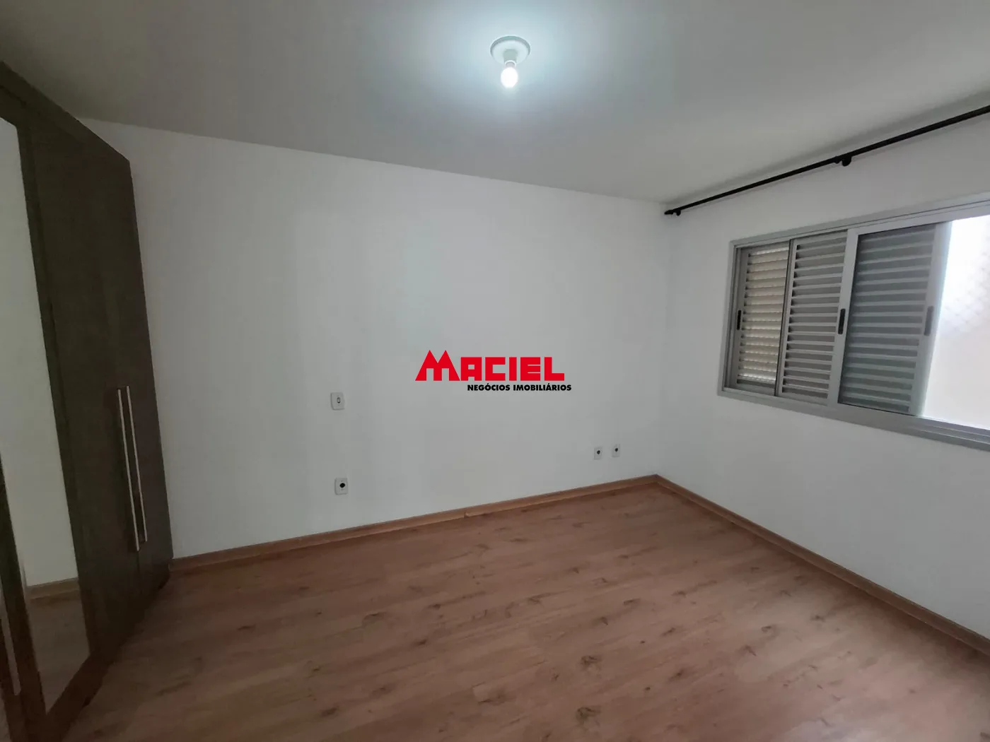 Alugar Apartamento / Padr&atilde;o em S&atilde;o Jos&eacute; dos Campos R$ 2.300,00 - Foto 4