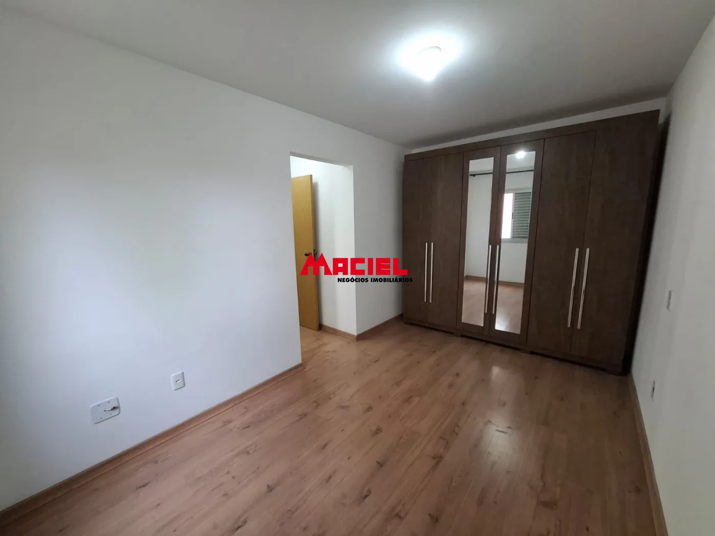 Alugar Apartamento / Padr&atilde;o em S&atilde;o Jos&eacute; dos Campos R$ 2.300,00 - Foto 9