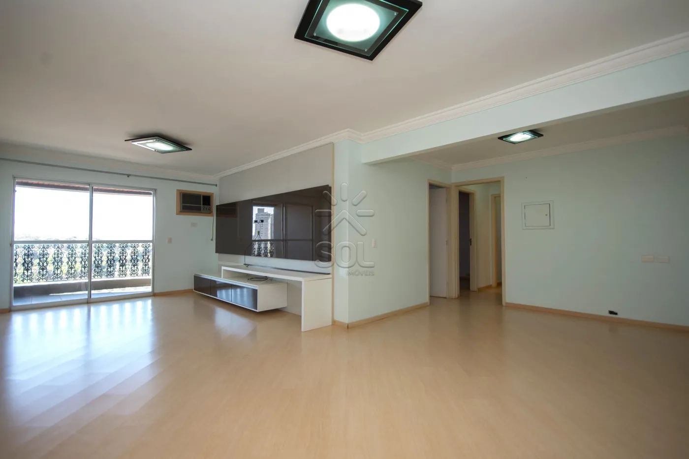 Apartamento amplo e semi-mobiliado à venda no Edifício San Ignácio - Centro de Foz do Iguaçu