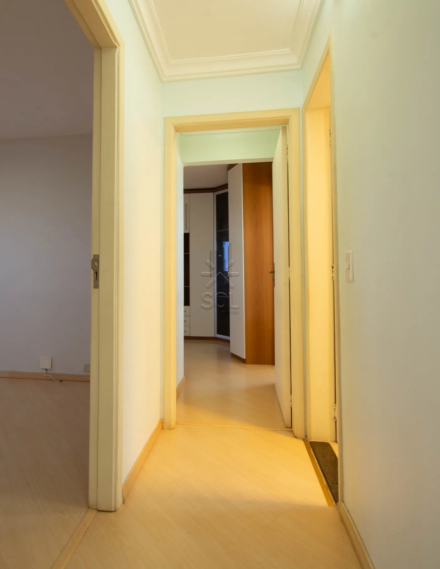 Apartamento amplo e semi-mobiliado à venda no Edifício San Ignácio - Centro de Foz do Iguaçu