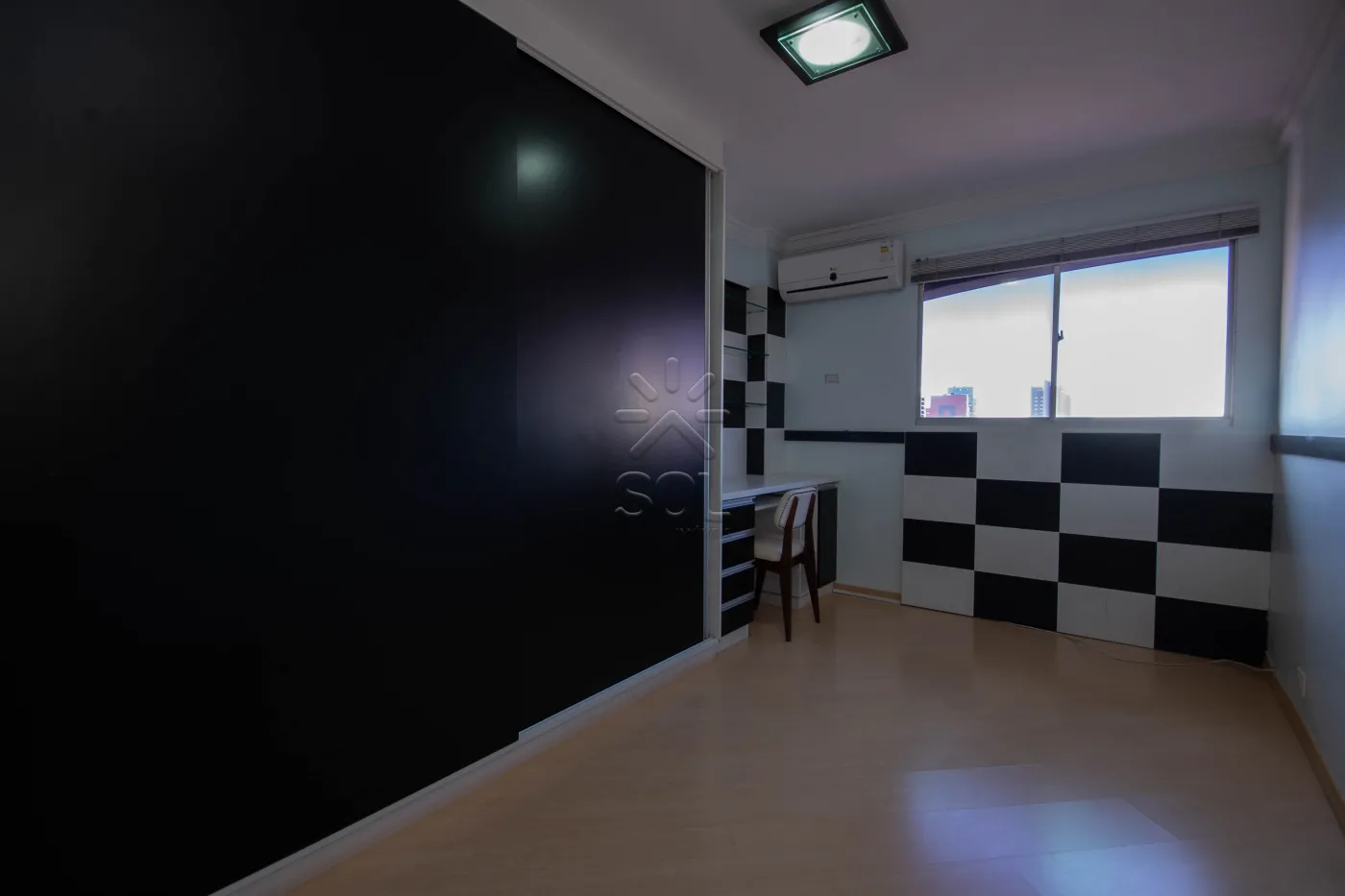 Apartamento amplo e semi-mobiliado à venda no Edifício San Ignácio - Centro de Foz do Iguaçu