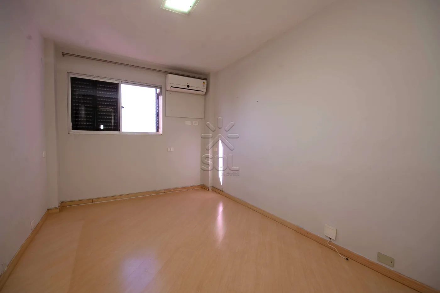 Apartamento amplo e semi-mobiliado à venda no Edifício San Ignácio - Centro de Foz do Iguaçu