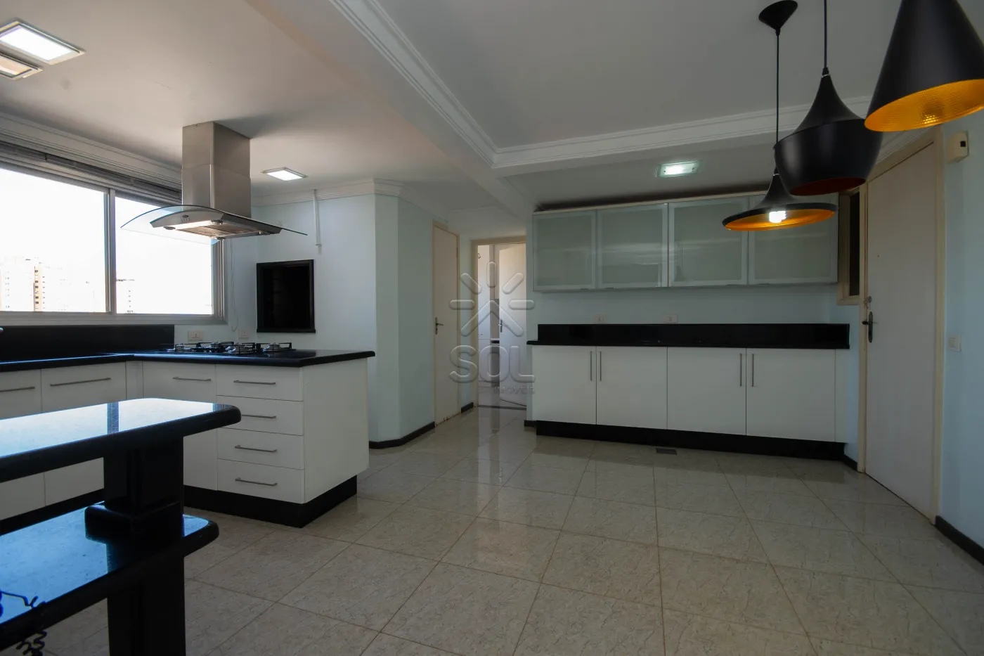 Apartamento amplo e semi-mobiliado à venda no Edifício San Ignácio - Centro de Foz do Iguaçu