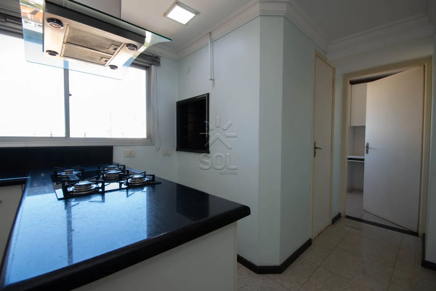 Apartamento amplo e semi-mobiliado à venda no Edifício San Ignácio - Centro de Foz do Iguaçu