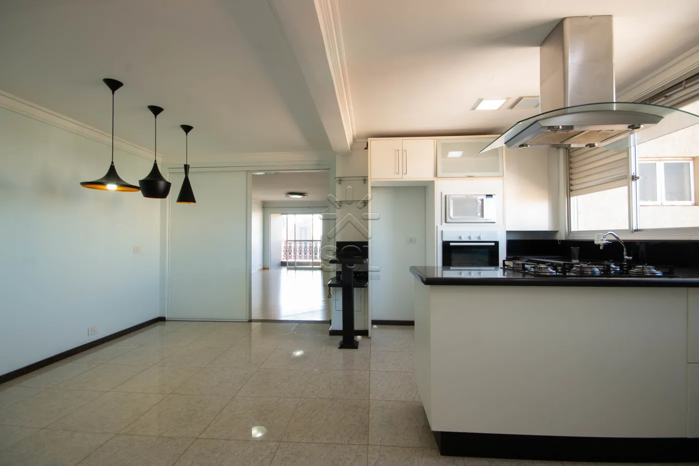 Apartamento amplo e semi-mobiliado à venda no Edifício San Ignácio - Centro de Foz do Iguaçu