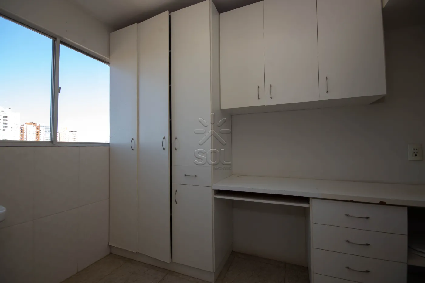 Apartamento amplo e semi-mobiliado à venda no Edifício San Ignácio - Centro de Foz do Iguaçu