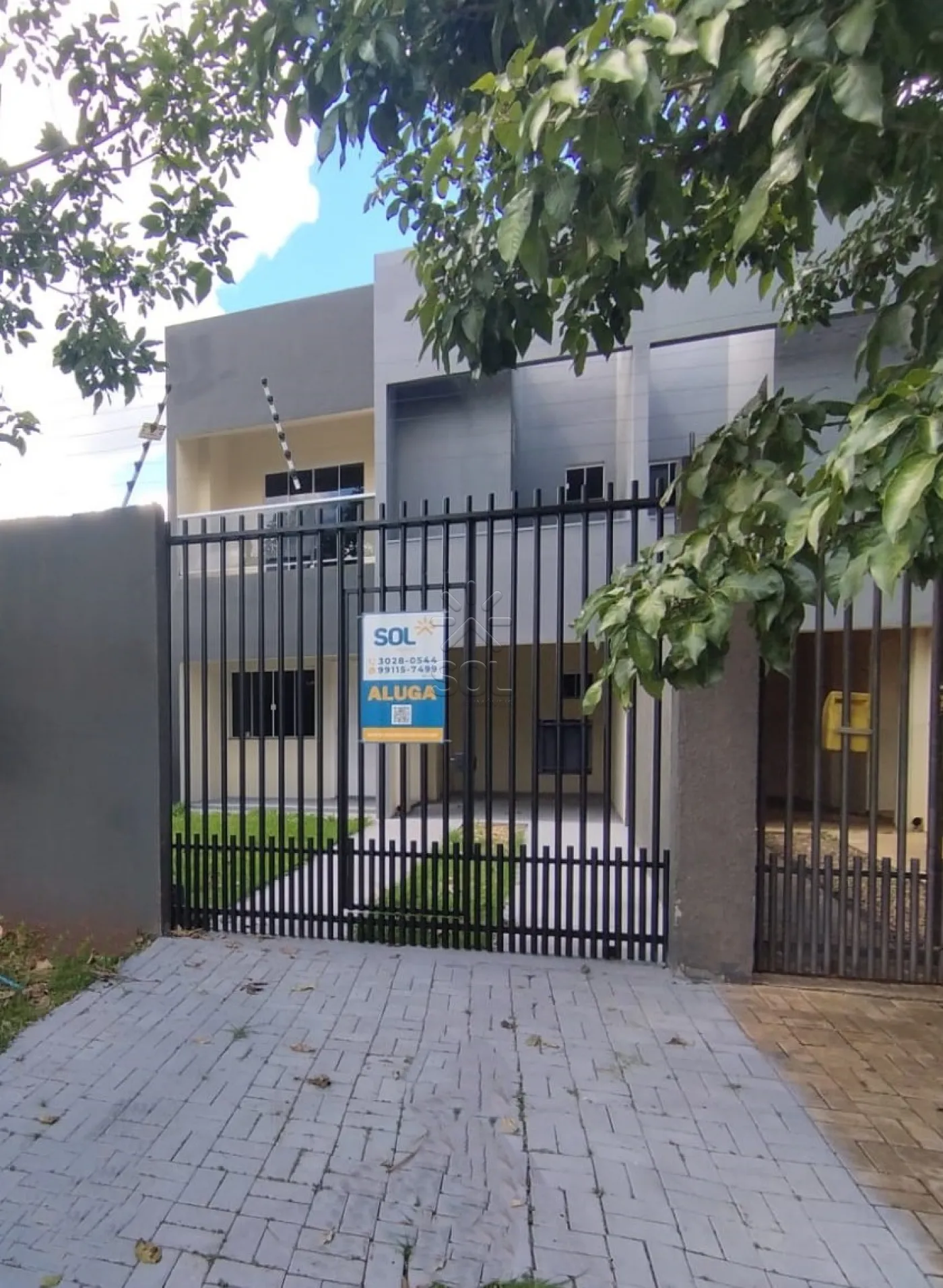 Sobrado à venda no Jardim Bourbon em Foz do Iguaçu/PR | 1 suíte + 2 quartos