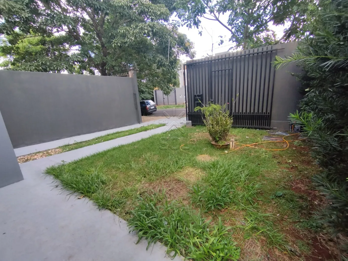 Sobrado à venda no Jardim Bourbon em Foz do Iguaçu/PR | 1 suíte + 2 quartos