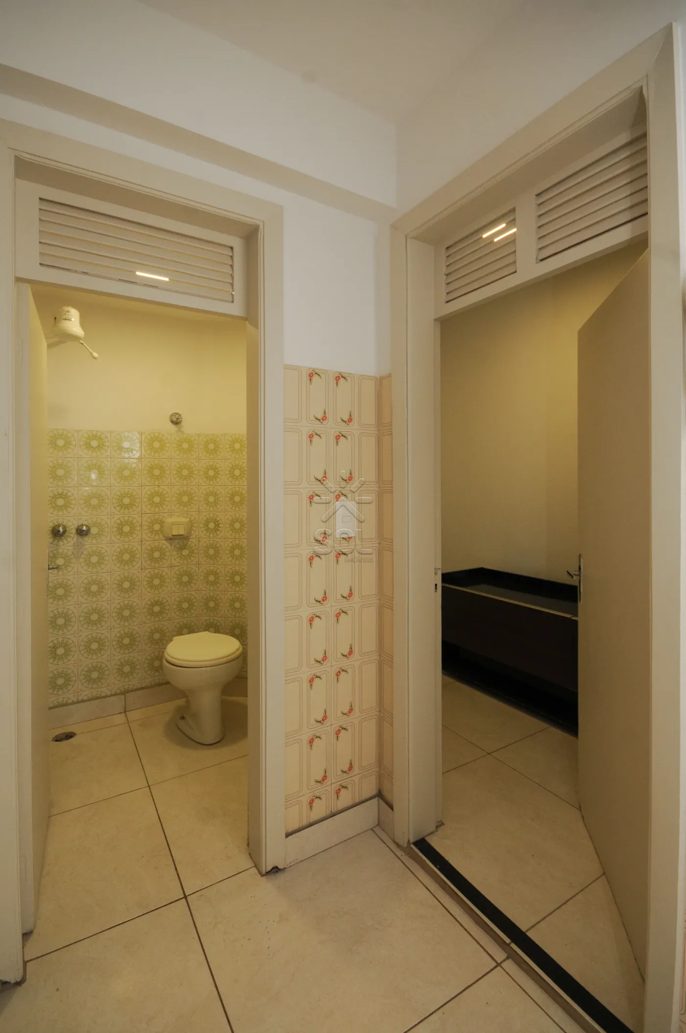 Apartamento à venda no Edifício Carlos Sbaraini - Centro de Foz do Iguaçu/PR