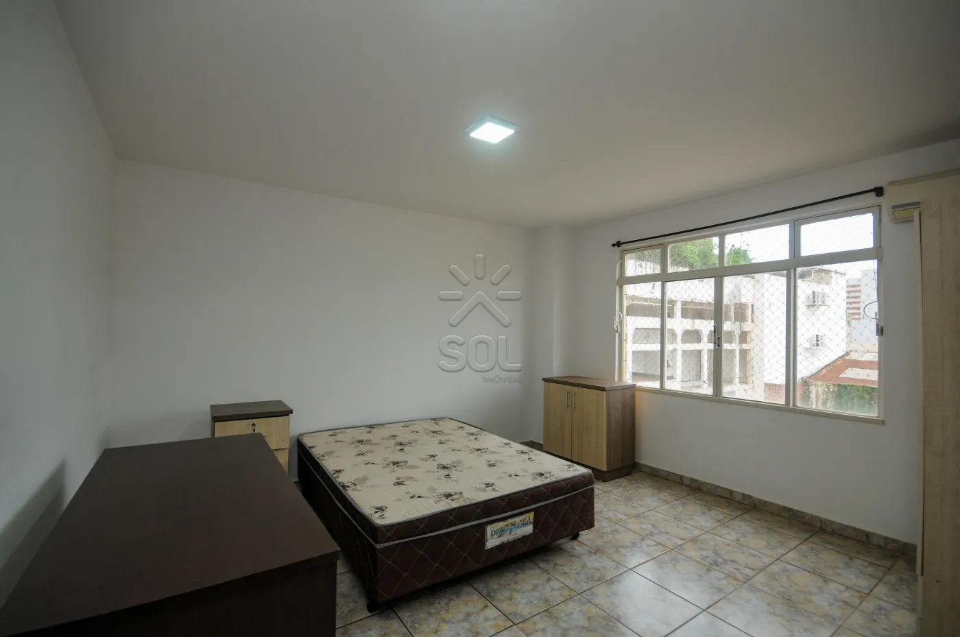Apartamento à venda no Edifício Carlos Sbaraini - Centro de Foz do Iguaçu/PR