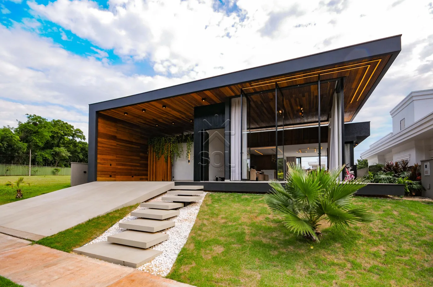 CASA DE ALTO PADRÃO À VENDA NO CONDOMÍNIO ROYAL FALLS YACHT RESIDENCE E RESORT - FOZ DO IGUAÇU/PR